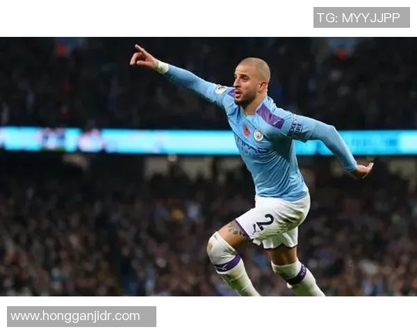 足球球星挑战新技能 用筷子吃饭展现别样风采